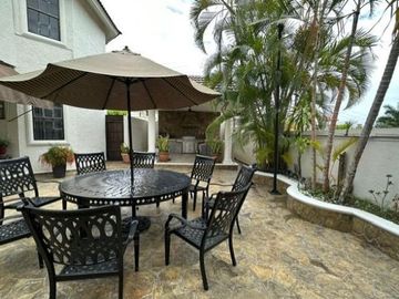 !HERMOSA RESIDENCIA DE DOS PLANTAS EN ESQUINA ZONA DORADA DE TAMPICO!!