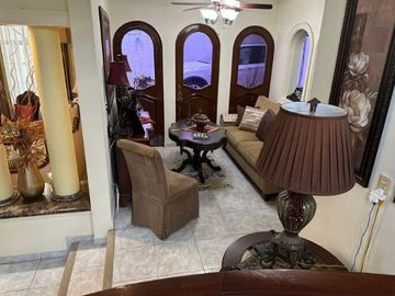 !HERMOSA RESIDENCIA DE DOS PLANTAS EN ESQUINA ZONA DORADA DE TAMPICO!!
