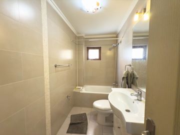 Casa fuera de condominio en Lomas san Sebastián