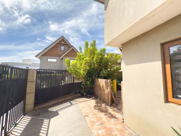 Casa fuera de condominio en Lomas san Sebastián