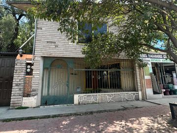 CASA IDEAL PARA NEGOCIO SOBRE AVENIDA PRINCIPAL en Colonia San Martín de las Pirámides, Estado de México