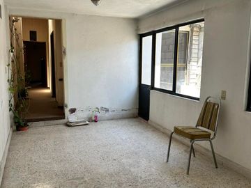 CASA IDEAL PARA NEGOCIO SOBRE AVENIDA PRINCIPAL en Colonia San Martín de las Pirámides, Estado de México