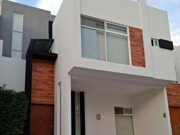 🏡 Tu nuevo capítulo comienza aquí: Casa recién remodelada en Britania La Calera
