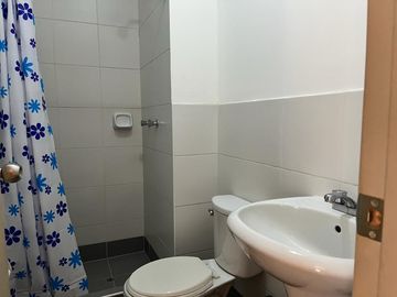 ALQUILO DEPARTAMENTO SEMIAMOBLADO