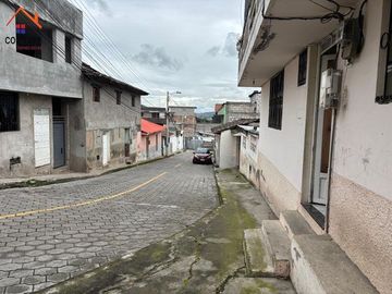 Venta de casa con terreno en Otavalo sector Fuente de Punyaro