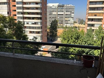 Se vende departamento 3 dormitorios, 3 baños, bodega y estacionamiento edificio full
