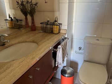 Se vende departamento 3 dormitorios, 3 baños, bodega y estacionamiento edificio full