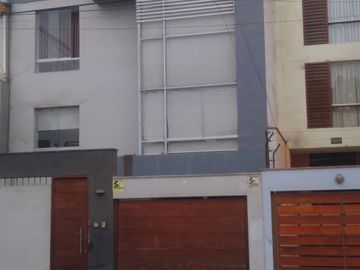 OCASION VENDO DPTO. TRIPLEX + AIRES + ESTACIONAMIENTO SAN ROQUE SURCO