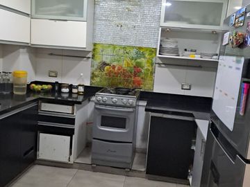 OCASION VENDO DPTO. TRIPLEX + AIRES + ESTACIONAMIENTO SAN ROQUE SURCO