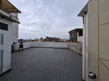 OCASION VENDO DPTO. TRIPLEX + AIRES + ESTACIONAMIENTO SAN ROQUE SURCO