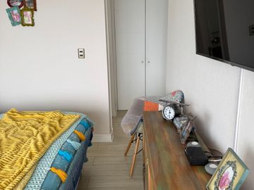 Se vende por viaje departamento 2 d, 2 baños, edifico full