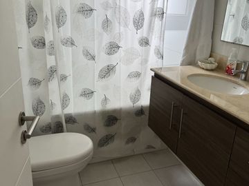 Se vende por viaje departamento 2 d, 2 baños, edifico full