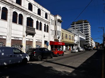 Local Comercial de 195 Mts2 mas departamento de 350 Mts2