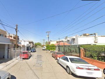 Casa ubicada en colonia Jardines del Lago, Mexicali, Baja California Sur. Con3 recamaras y 173m2. Muy cerca del Bosque y Zoológico de la Ciudad.