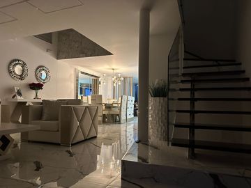 Venta Hermosa Casa Amoblada en Altos de Guadalupe, Cali