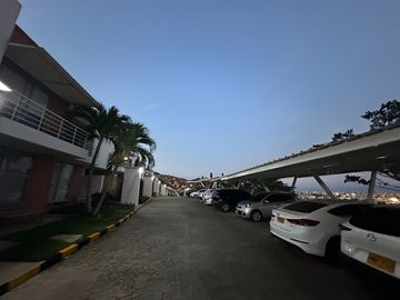 Venta Hermosa Casa Amoblada en Altos de Guadalupe, Cali