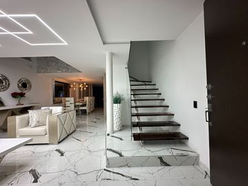 Venta Hermosa Casa Amoblada en Altos de Guadalupe, Cali