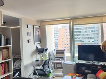 Se vende por traslado departamento 1 d, estacionamiento, edificio full