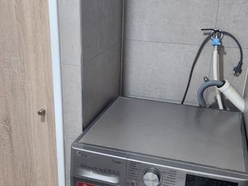Se vende por traslado departamento 1 d, estacionamiento, edificio full