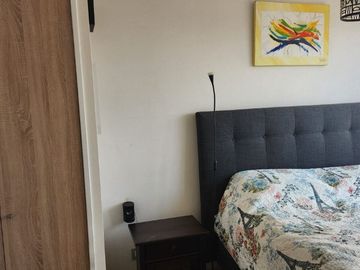 Se vende por traslado departamento 1 d, estacionamiento, edificio full