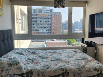 Se vende por traslado departamento 1 d, estacionamiento, edificio full