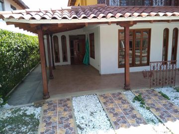 CASA CAMPESTRE EN CONJUNTO CERRADO EN ANDALUCÍA - VALLE DEL CAUCA