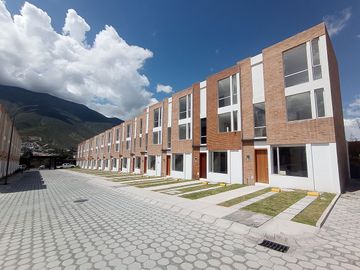 Casa de venta Pomasqui, nuevas, calle Marieta de Veintimilla, conjunto Bamboo Gardens, aplica crédito VIP