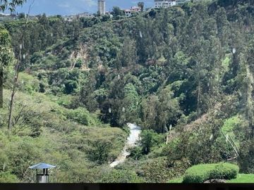 VENDO CASA URBANIZACIÓN TANDA NAYÓN QUITO