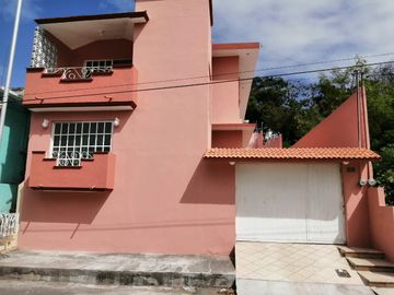 VENDO CASA EN EL CENTRO VERACRUZ