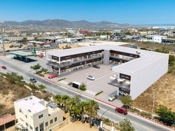 PREVENTA LOCALES por Avenida Jacarandas CSL rumbo al campo de golf de Quivira