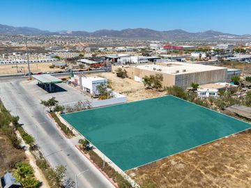 PREVENTA LOCALES por Avenida Jacarandas CSL rumbo al campo de golf de Quivira