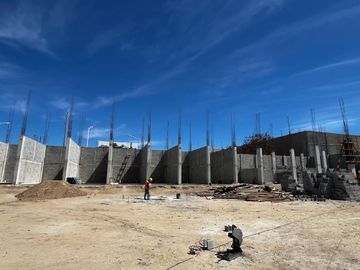 PREVENTA LOCALES por Avenida Jacarandas CSL rumbo al campo de golf de Quivira