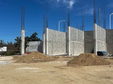 PREVENTA LOCALES por Avenida Jacarandas CSL rumbo al campo de golf de Quivira