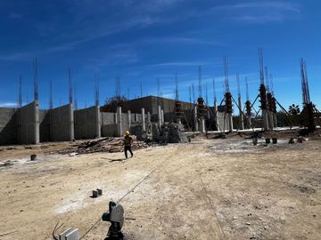 PREVENTA LOCALES por Avenida Jacarandas CSL rumbo al campo de golf de Quivira