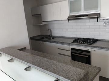 Alquiler De Departamento En Barrio Médico Limite Con Miraflores (100 M2)