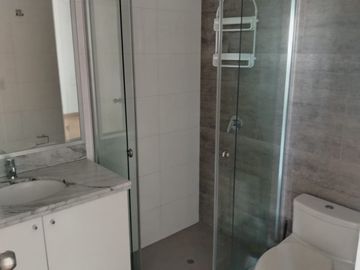 Alquiler De Departamento En Barrio Médico Limite Con Miraflores (100 M2)