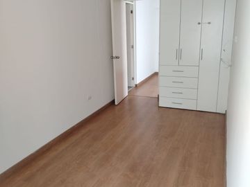 Alquiler De Departamento En Barrio Médico Limite Con Miraflores (100 M2)