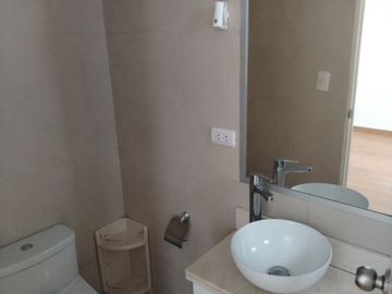 Alquiler De Departamento En Barrio Médico Limite Con Miraflores (100 M2)