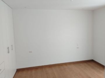 Alquiler De Departamento En Barrio Médico Limite Con Miraflores (100 M2)
