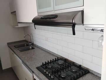 Alquiler De Departamento En Barrio Médico Limite Con Miraflores (100 M2)