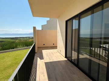Casa Lake front en venta en El Encanto en Chapala