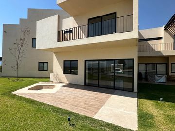 Casa Lake front en venta en El Encanto en Chapala