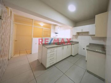 Exclusivo Departamento 2Do Piso En Surco 120M2