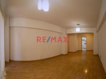 Exclusivo Departamento 2Do Piso En Surco 120M2