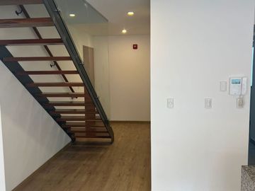 Vive con estilo en moderno departamento dúplex vista exterior en Miraflores