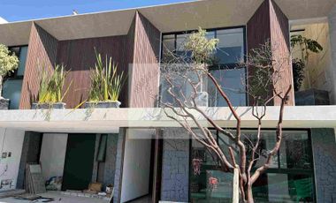 VENTA CASA PARQUE VOLCANES Lava 7   Recámaras 4 una en planta baja  5 Baños  chimenea  frente a área comercial LOMAS DE ANGELOPOLIS casa inteligente triple altura