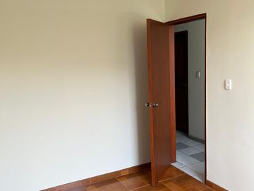 Amplio y Luminoso de 106 m2 en  2° Piso – 4 Dorm. Excelente Ubicación frente a parque!!