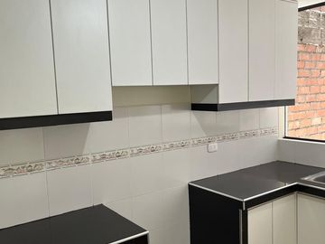 Amplio y Luminoso de 106 m2 en  2° Piso – 4 Dorm. Excelente Ubicación frente a parque!!