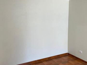 Amplio y Luminoso de 106 m2 en  2° Piso – 4 Dorm. Excelente Ubicación frente a parque!!