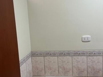 Amplio y Luminoso de 106 m2 en  2° Piso – 4 Dorm. Excelente Ubicación frente a parque!!